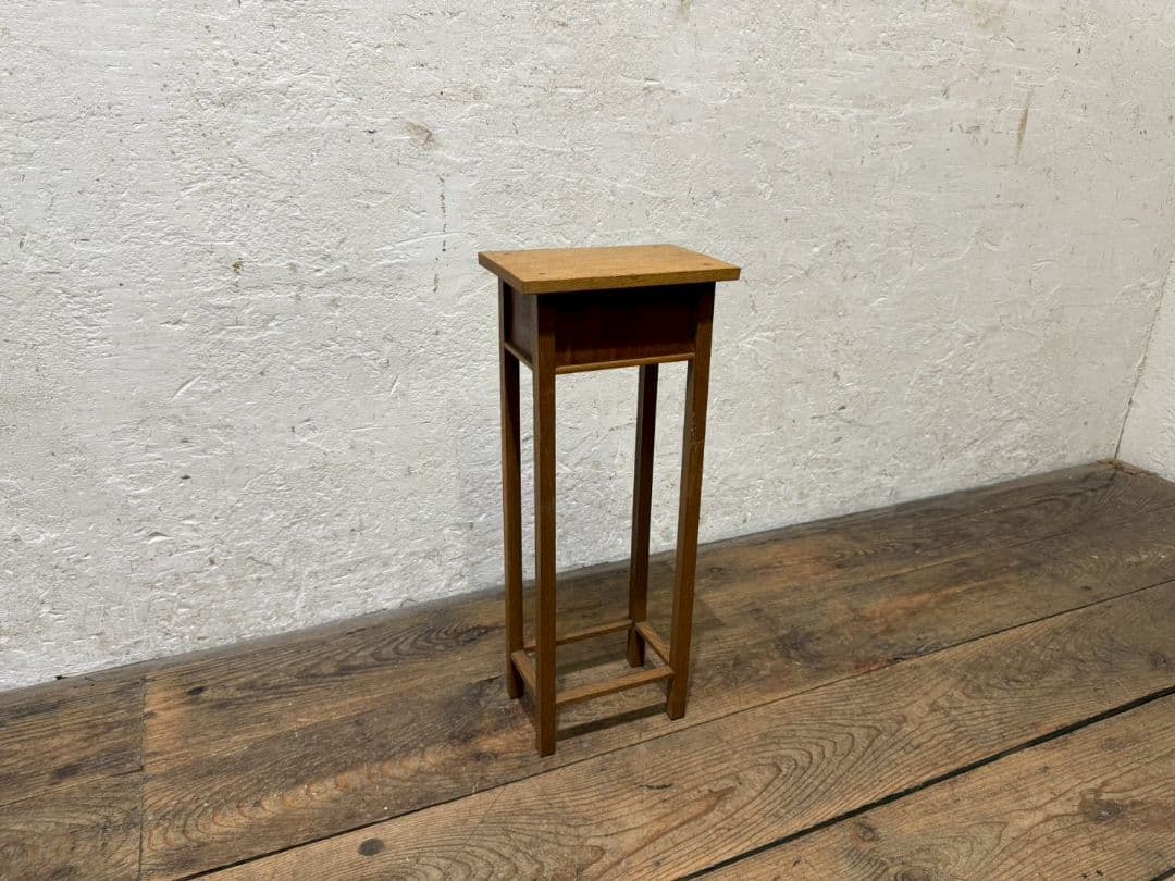 1177 小ぶりなサイドテーブル　陳列台　展示台　花台　古家具　レトロ　和モダン