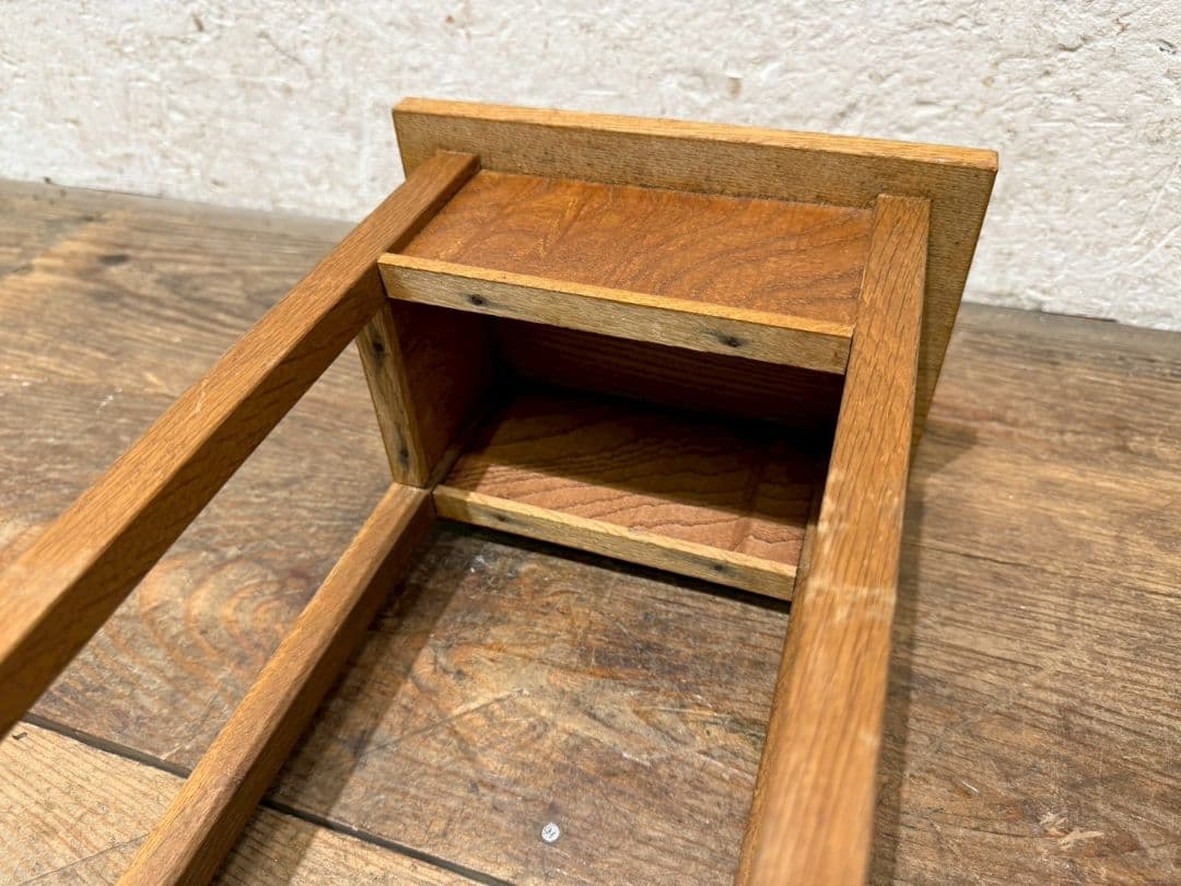 1177 小ぶりなサイドテーブル　陳列台　展示台　花台　古家具　レトロ　和モダン