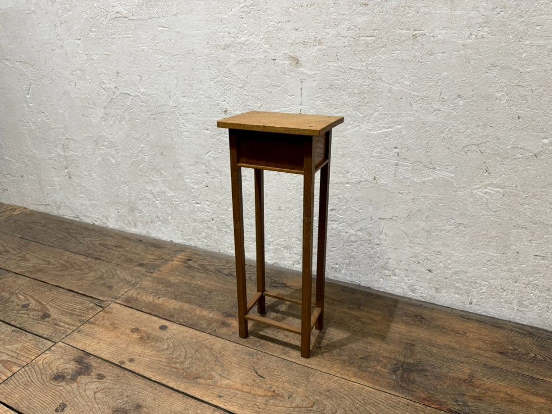 1177 小ぶりなサイドテーブル　陳列台　展示台　花台　古家具　レトロ　和モダン