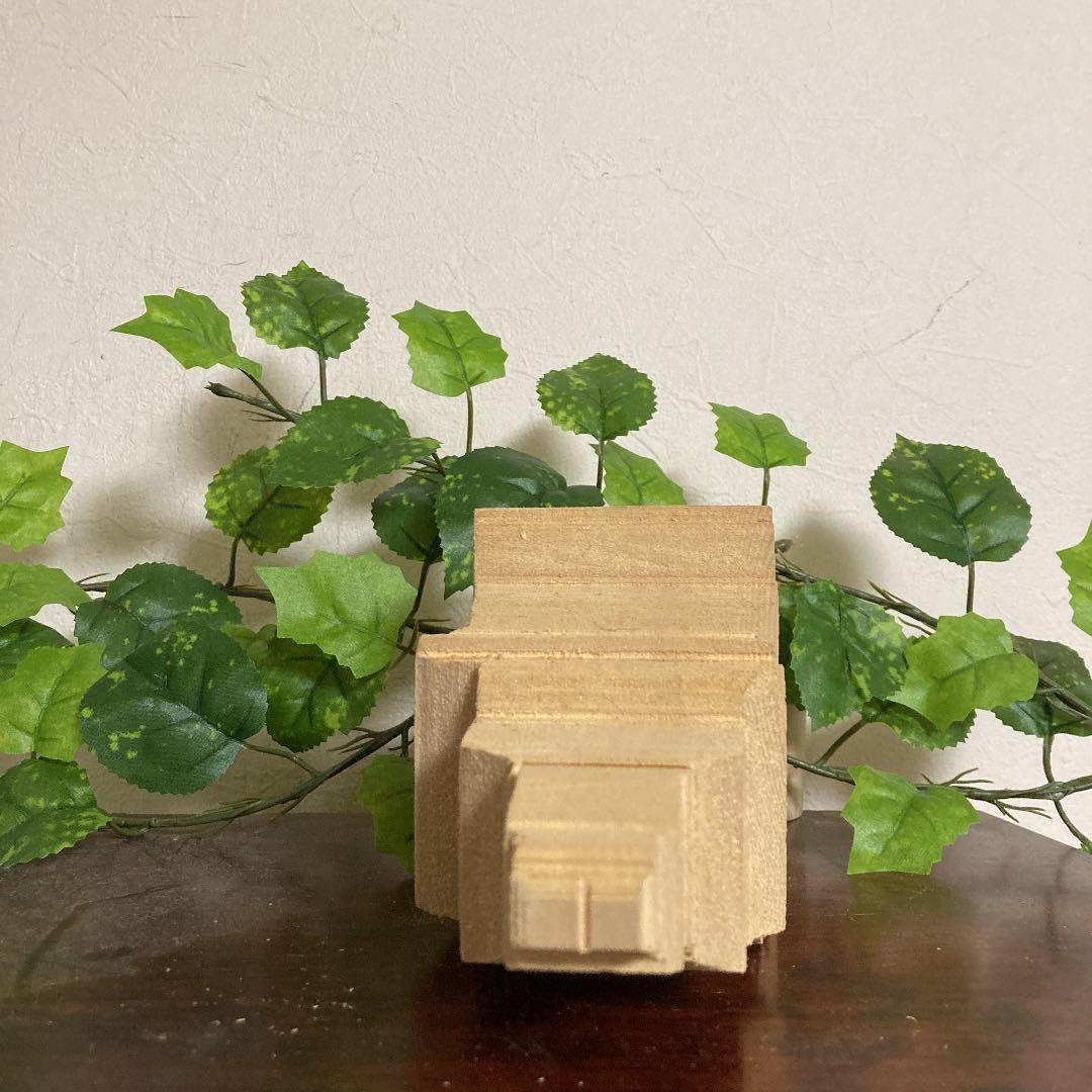 仏像彫刻用木材。弥勒菩薩像木曽檜素材。NO17,美品。彫刻用教材。魅惑の仏像。