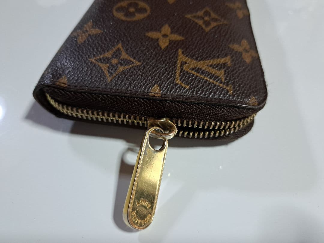 Louis Vuitton モノグラム ジッピーウォレット、ラウンドフォスナー