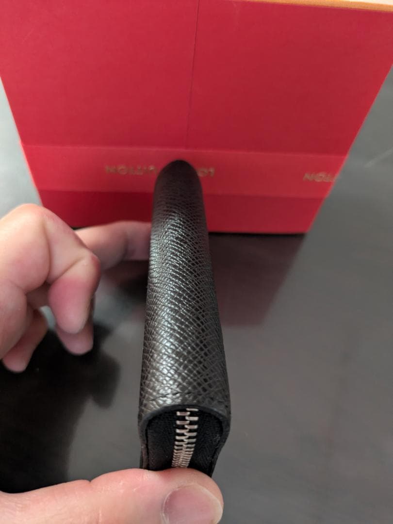 ルイヴィトン タイガ M30511ジッピーパース