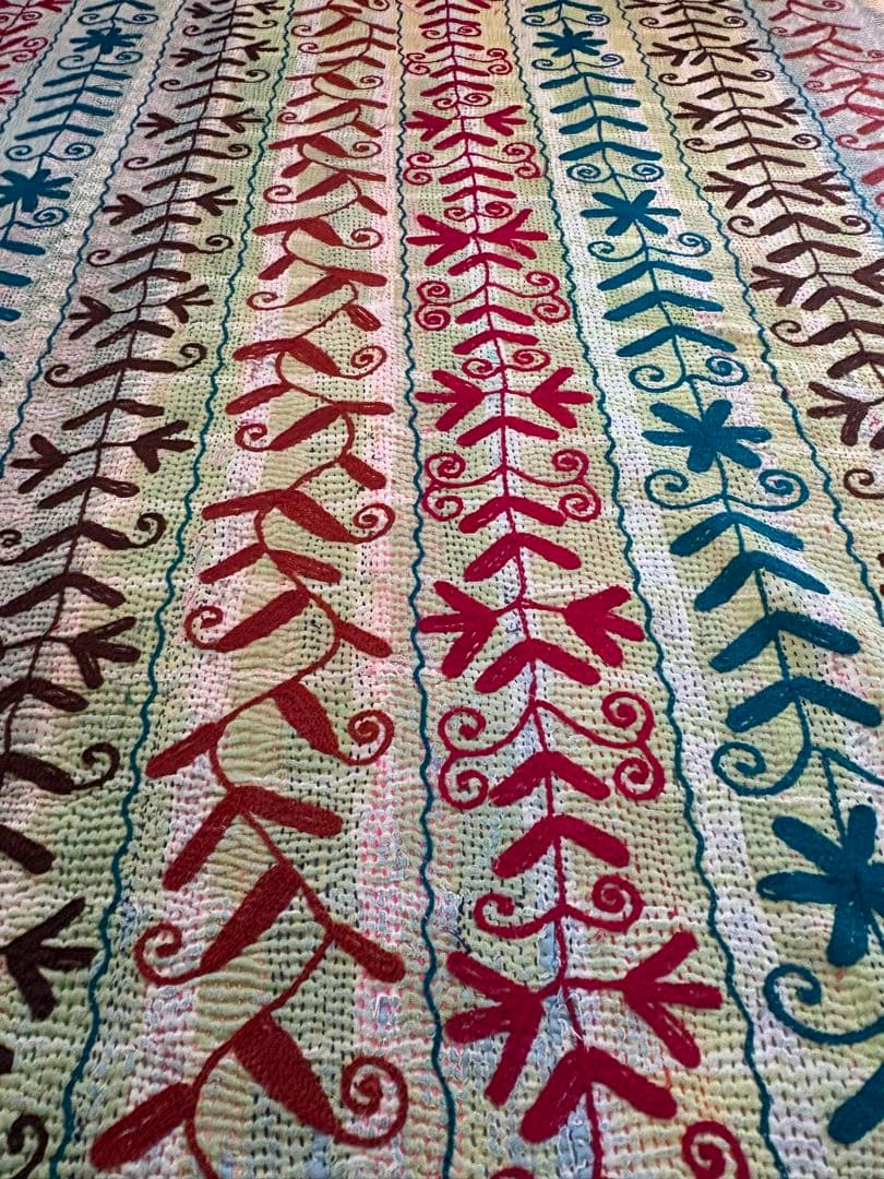 スザニ刺繍　ヴィンテージカンタキルト　セール中　インド　手仕事