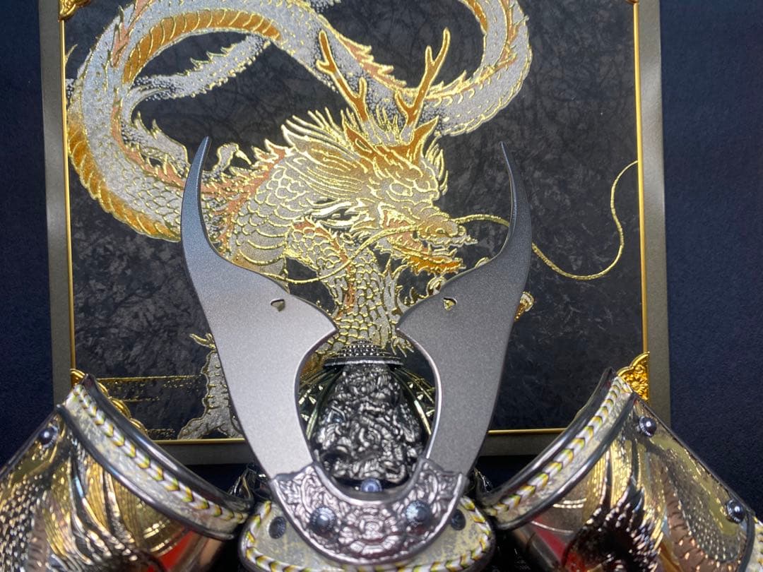 若大将　東京久月　五月人形　家紋付き兜鎧飾り　オルゴール付き六角形ガラスケース入