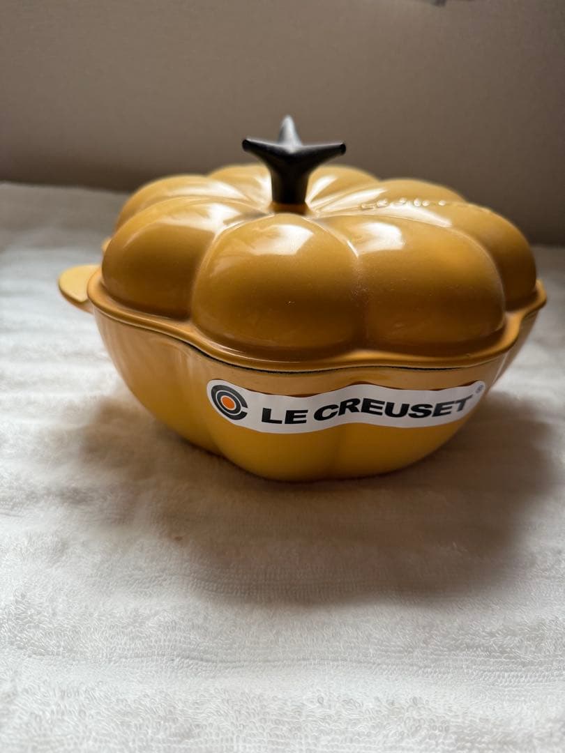 LE CREUSET パンプキン型鍋 イエロー　ハニー