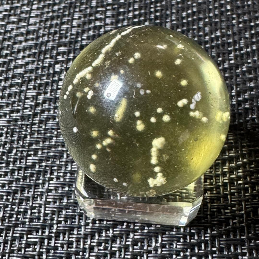 最高グレード☆彡クリストバライト入り◇リビアングラス◇丸玉　約29.6㎜