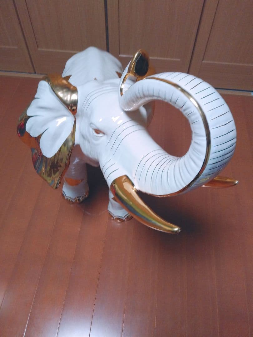[引き取り限定]　陶器製　ゾウの置き物　‼️