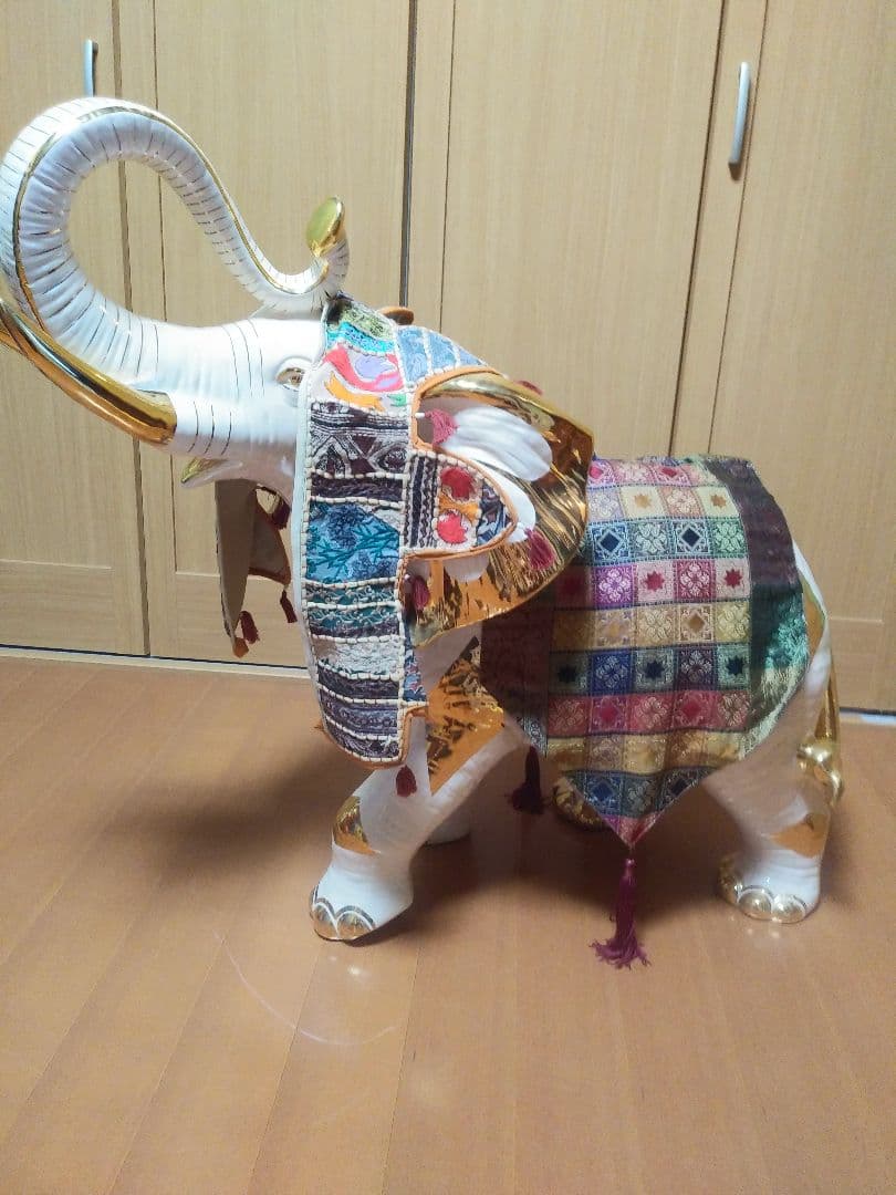 [引き取り限定]　陶器製　ゾウの置き物　‼️