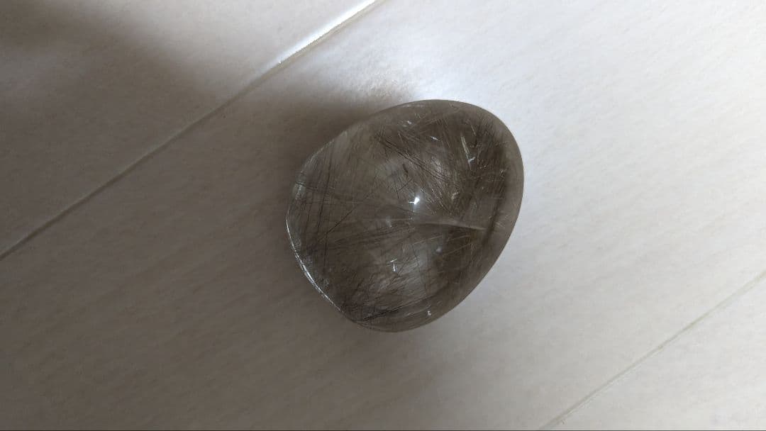 シルバールチル　卵型　針水晶
