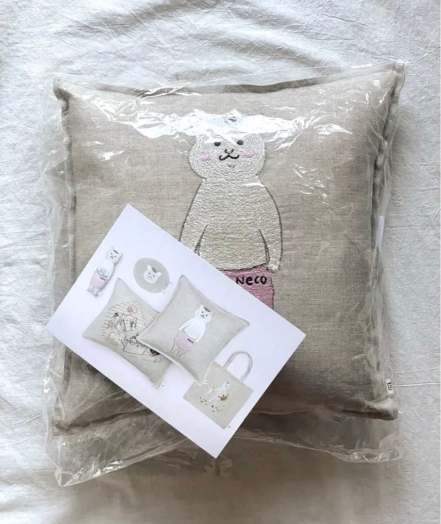 CORAL & TUSK 猫村さん 刺繍クッションカバー＋中綿