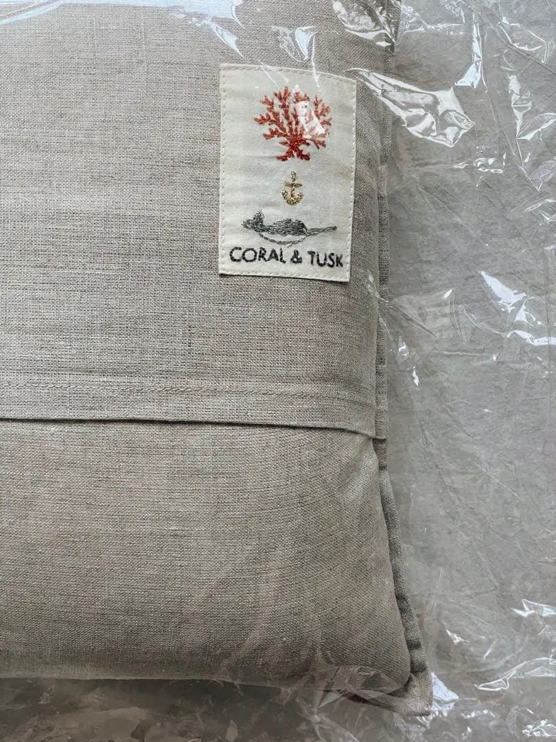 CORAL & TUSK 猫村さん 刺繍クッションカバー＋中綿