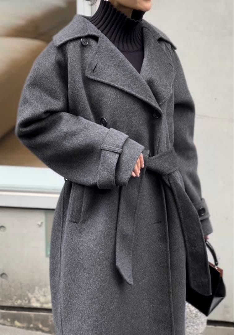 美品グレー ロングコート ベルト付き（タグ付き）