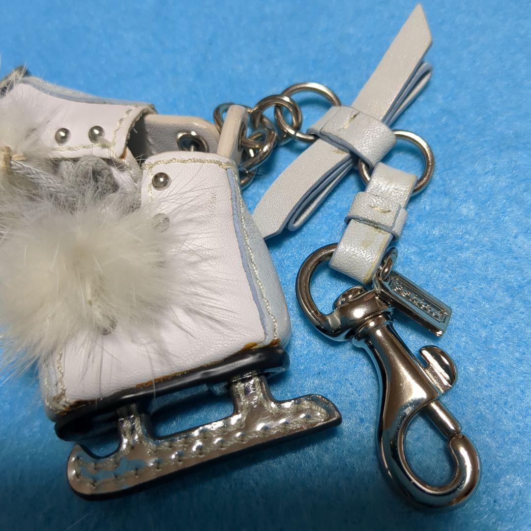 COACH　スケート靴型キーホルダー ホワイト　ファー付き