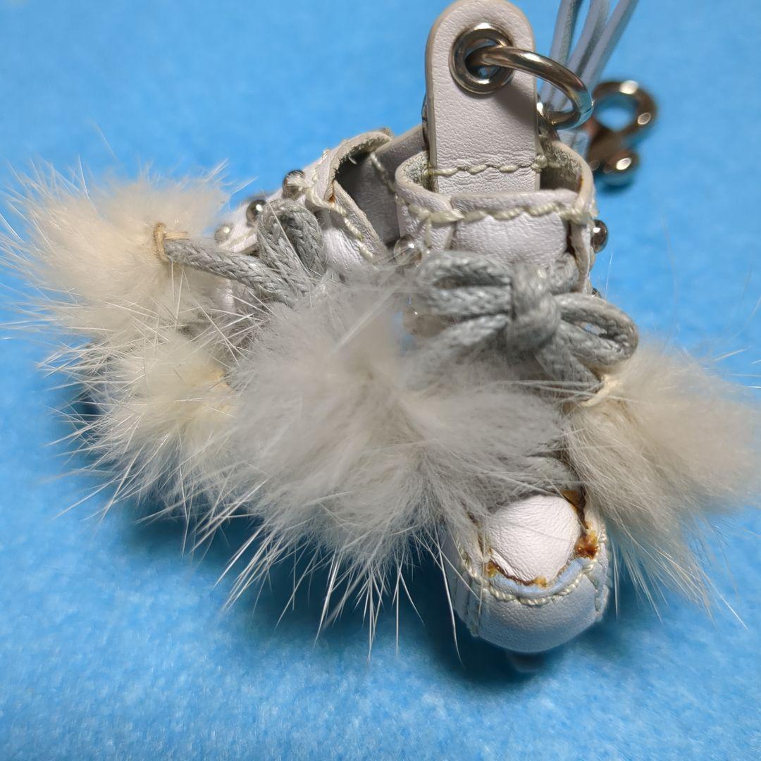 COACH　スケート靴型キーホルダー ホワイト　ファー付き