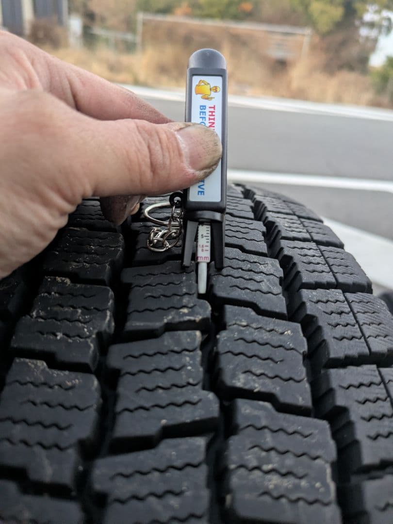 正月特価!! ハイエース使用 DOS 15インチホイールスタッドレスタイヤ②