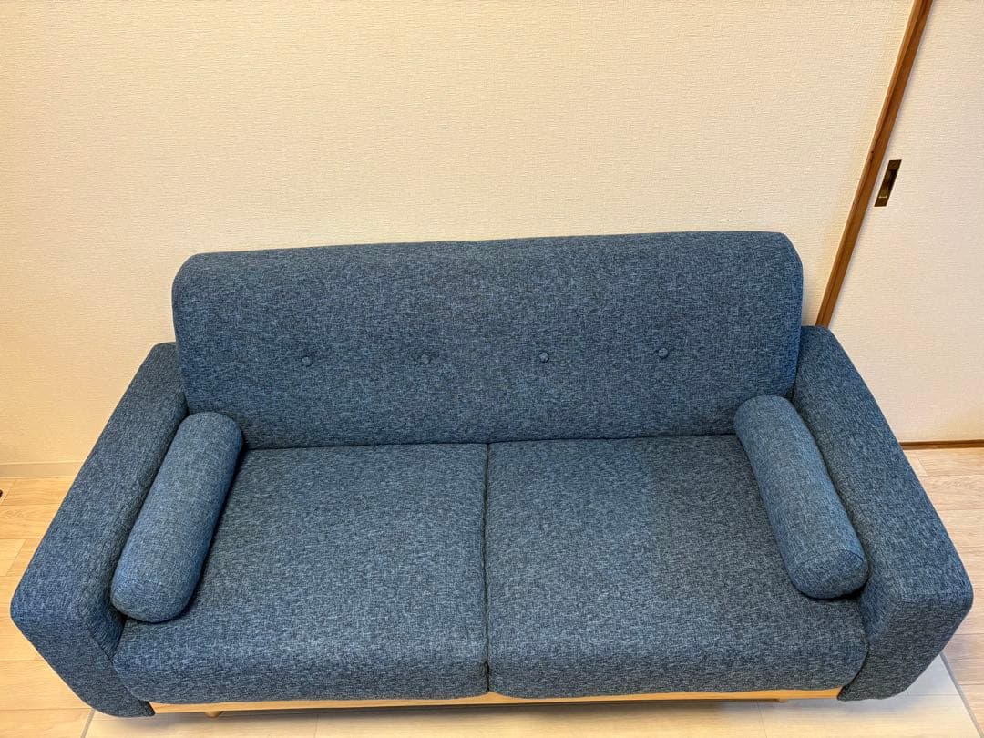 インディゴブルー　ボタン付きソファ