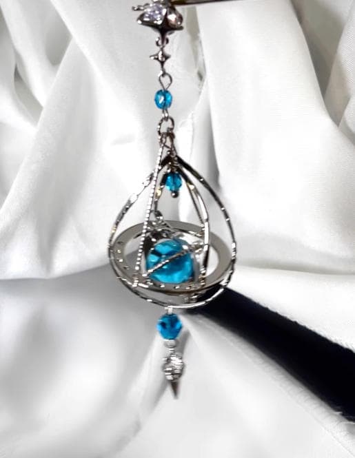 KITTO|【水星】水のような輝き ブルークリスタル ワイヤーアート ピアス