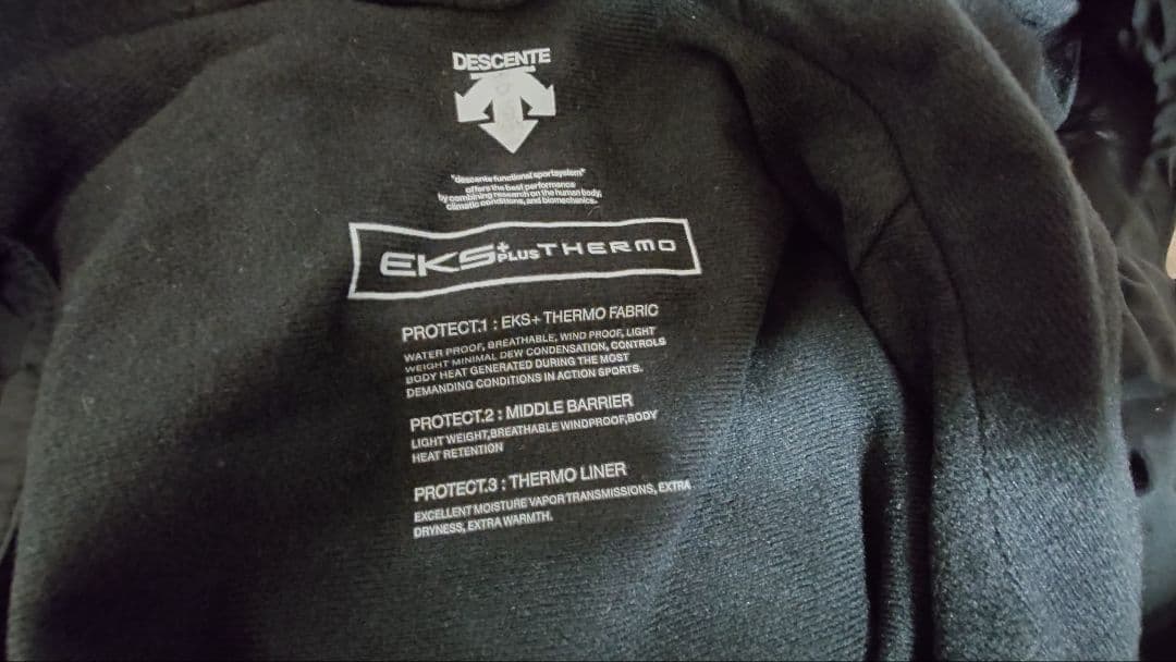 デサント　セットアップ　防寒仕様　中厚　シャカシャカ　黒　Lサイズ