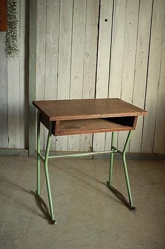 雰囲気の良い古い小学校の机　鉄脚　古材