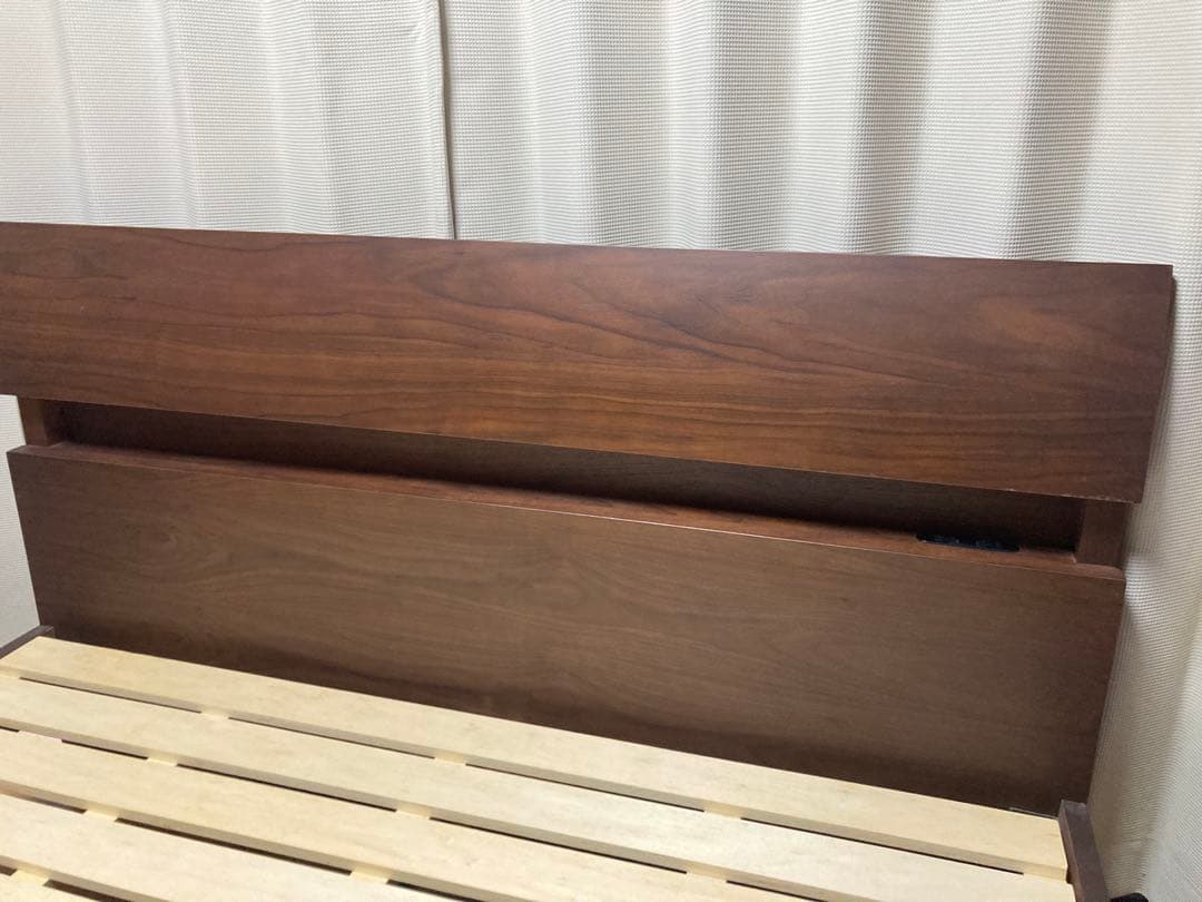 ダブルベッドフレーム　取来人現定