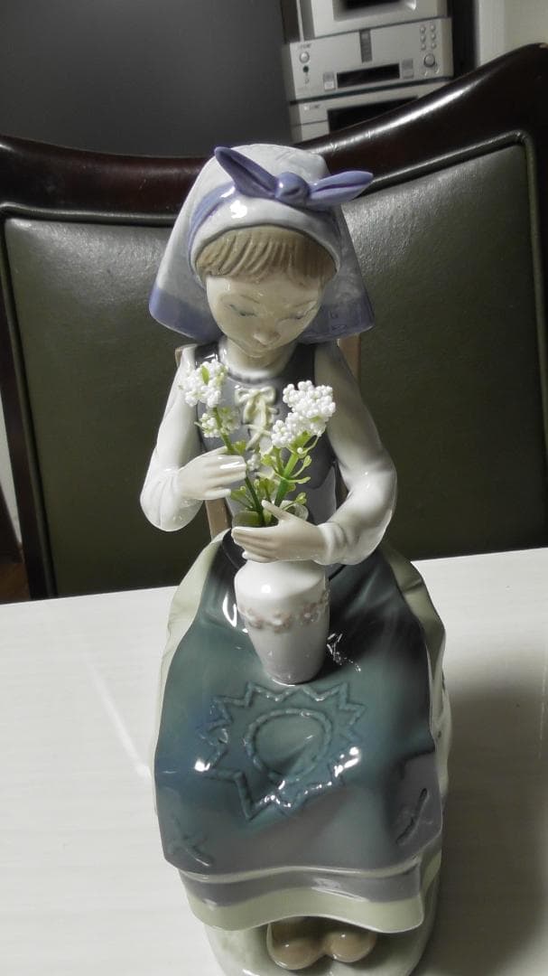 LLADRO　リヤドロ　【花瓶を持つ少女】　置物　インテリア　リアドロ　Ｌ387