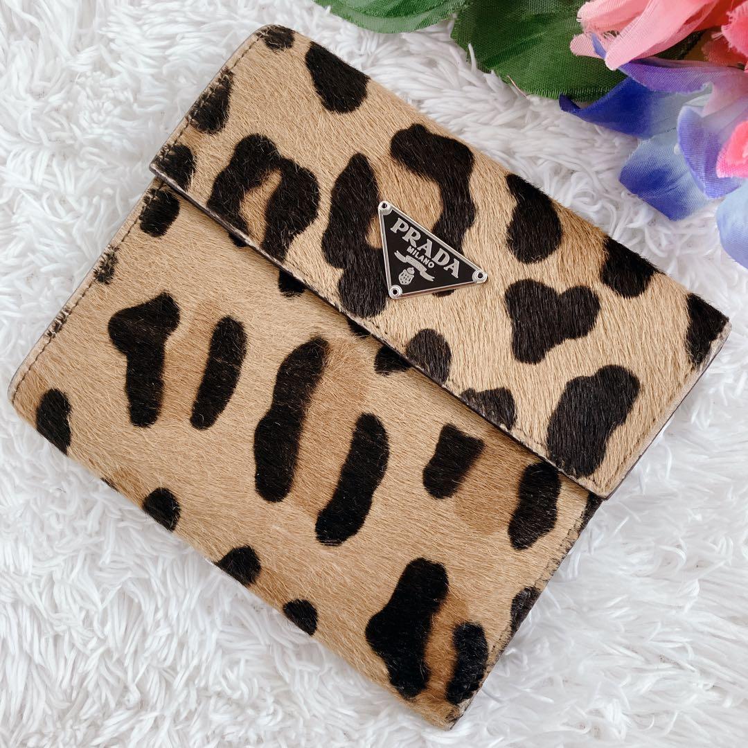 希少✨ プラダ 折り財布 ハラコ ヒョウ柄　三角ロゴプレート　トライアルロゴ