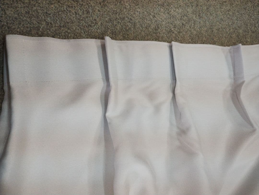 遮光グレーホワイト プリーツドレープカーテン