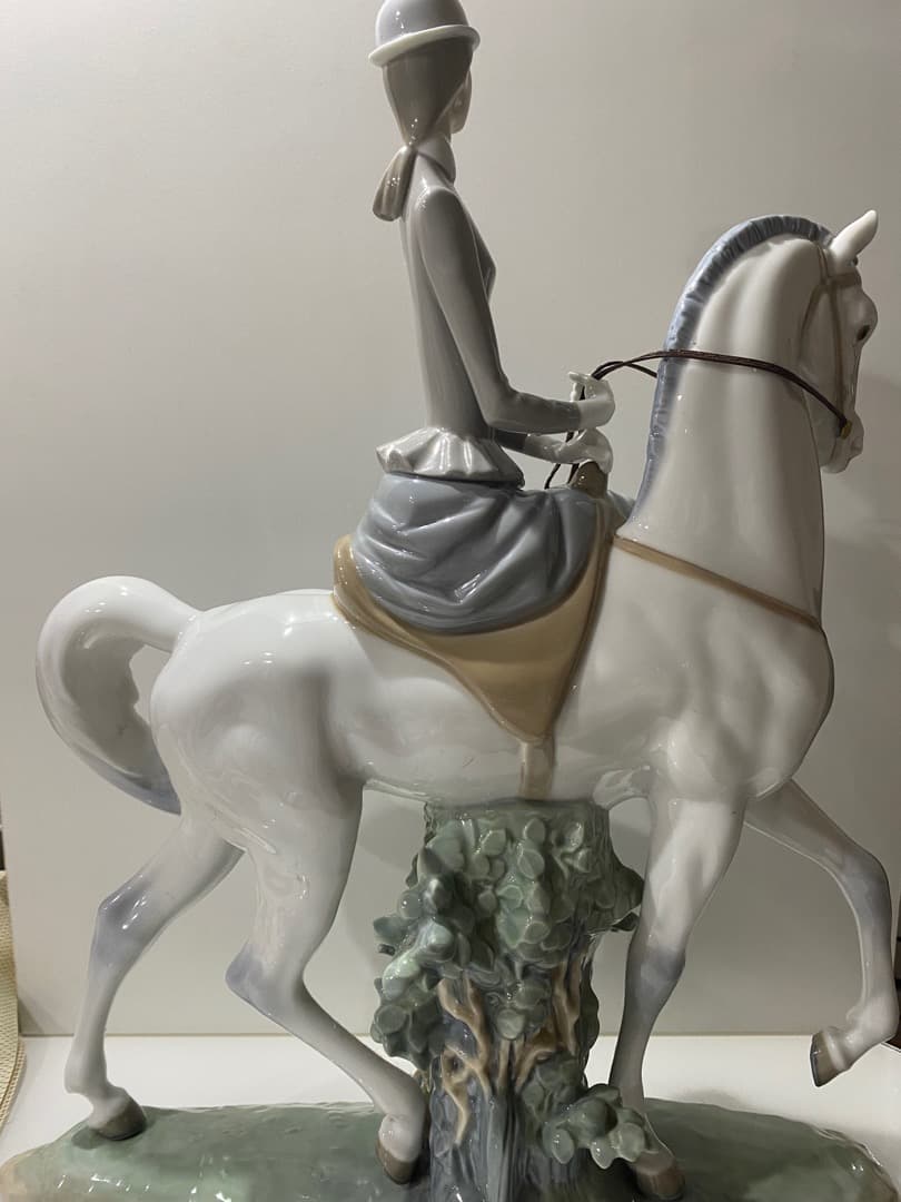 LLADRO リヤドロの　白い馬の少女