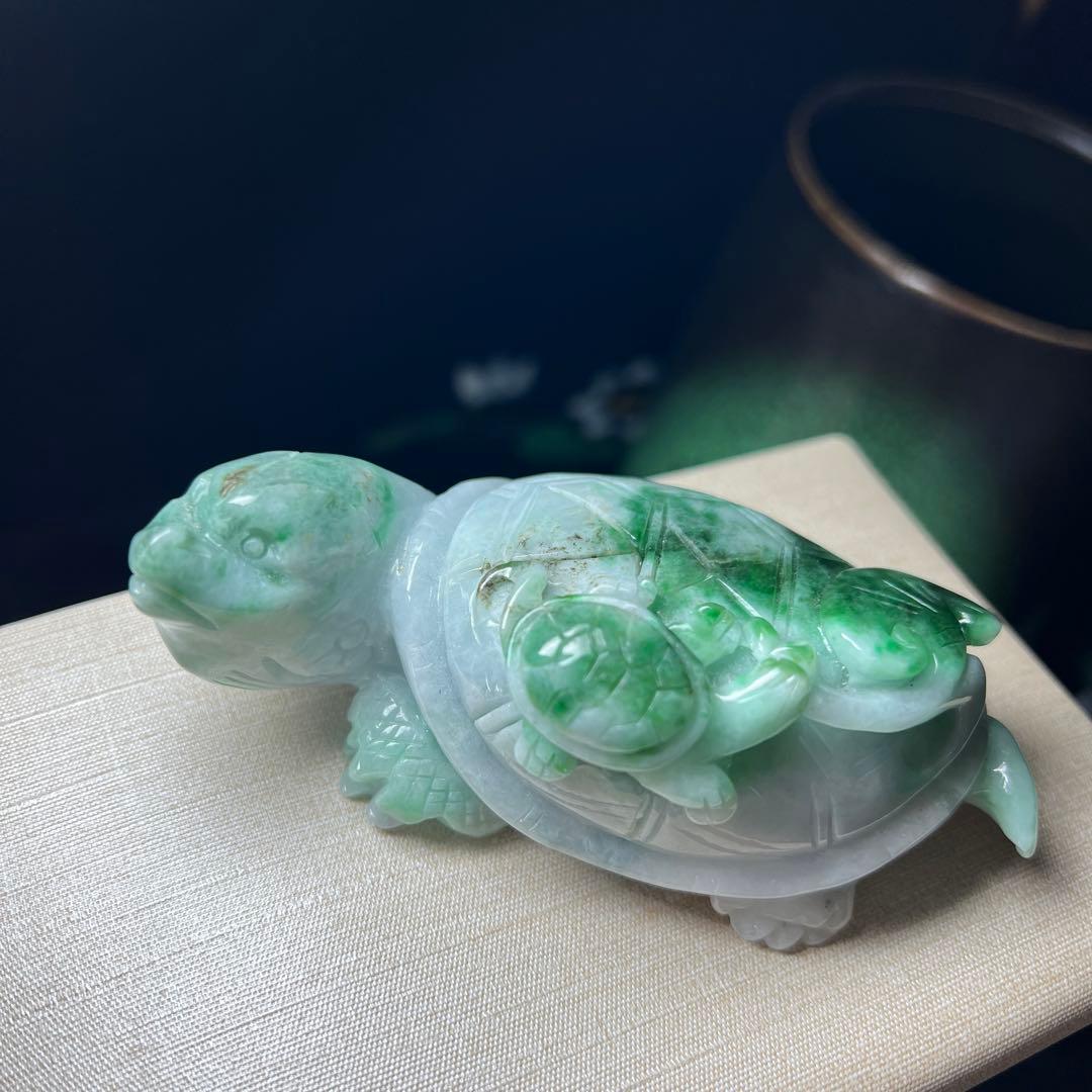 本翡翠　大きい縁起が良い亀親子置き物