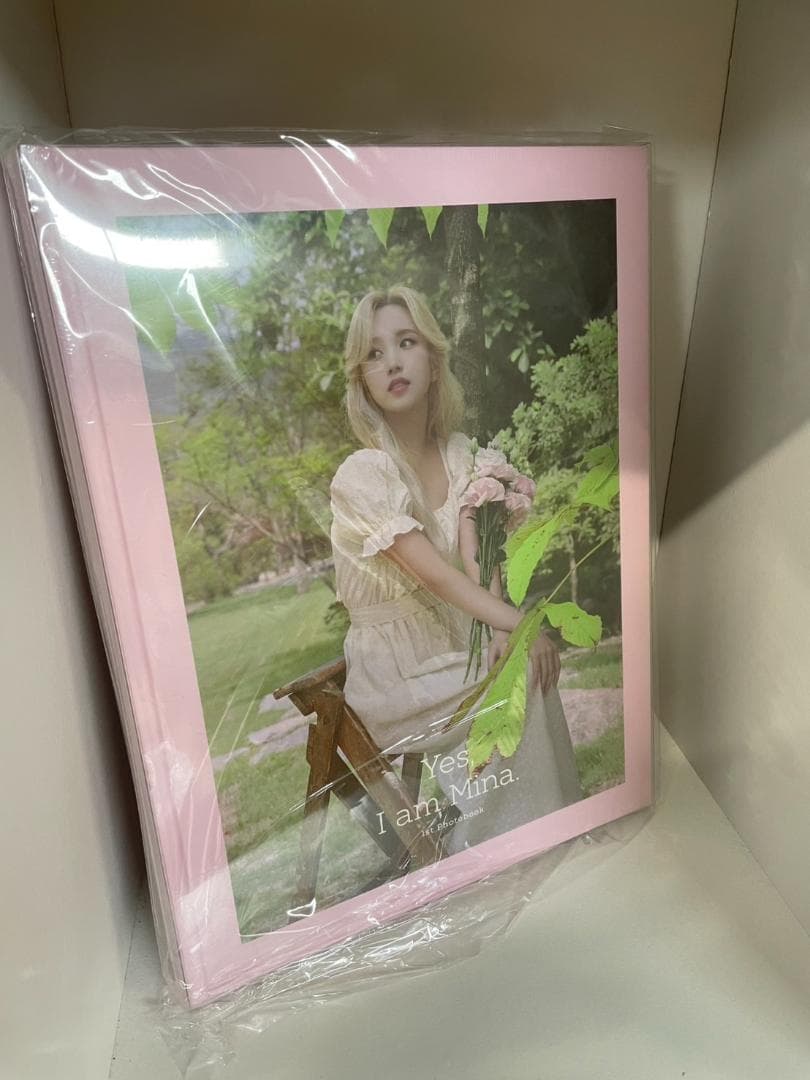 新品 Yes, I am Mina Pink ver TWICE ミナ　写真集