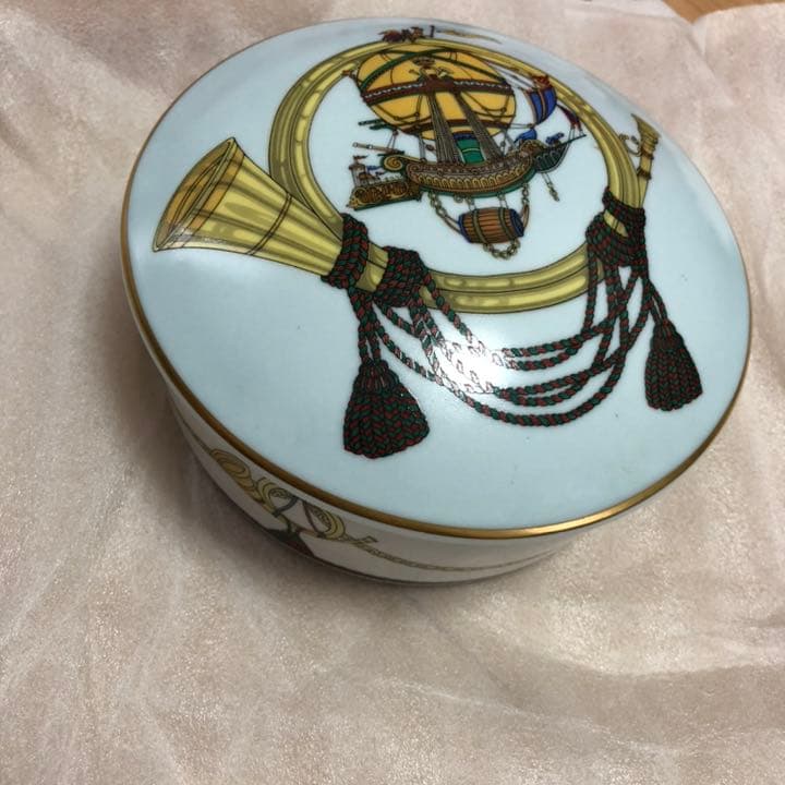 GUCCI 陶器製小物入れ　アクセサリーケース