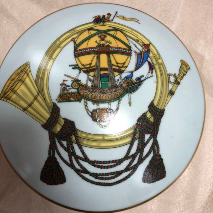 GUCCI 陶器製小物入れ　アクセサリーケース