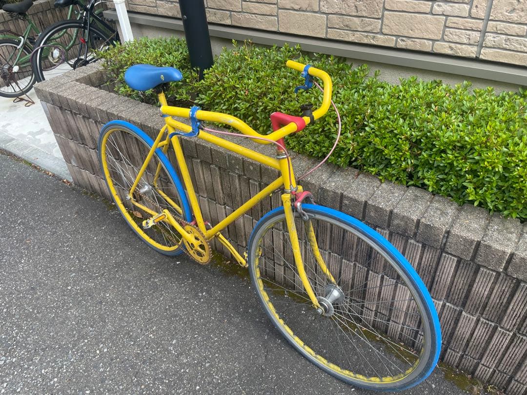 イエローとブルーのシングルスピードバイク
