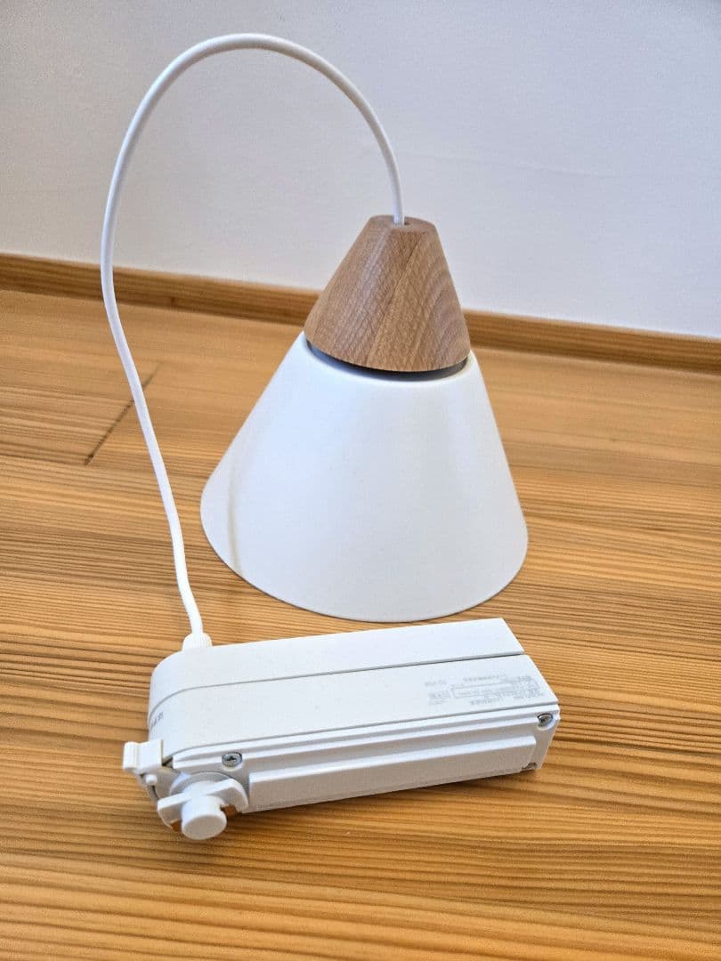 【使用期間少】22年製　コイズミ AP45523L ダクトレールLED照明