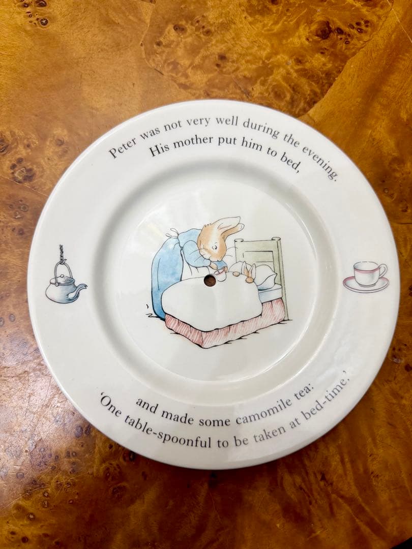 ウェッジウッド　ピーターラビット　アフタヌーンティー用３段ケーキスタンド