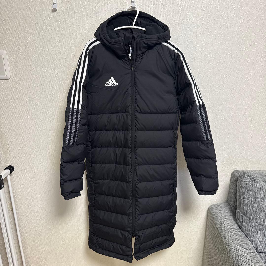 adidas ダウン　ベンチコート