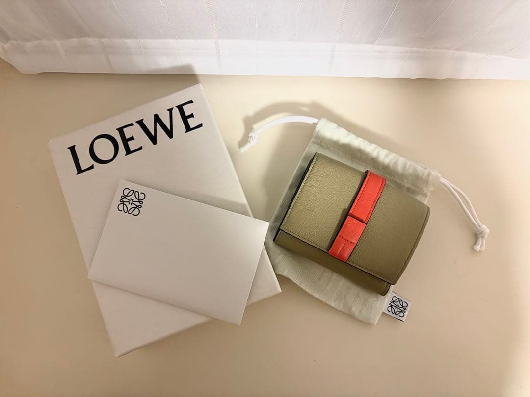 【値下げ中】LOEWE 三つ折り財布