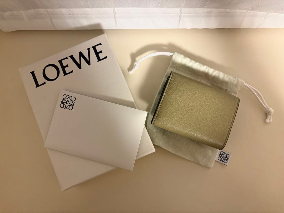 【値下げ中】LOEWE 三つ折り財布