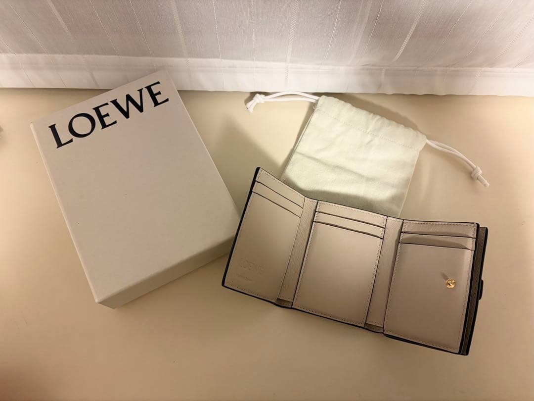 【値下げ中】LOEWE 三つ折り財布