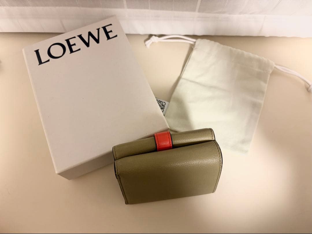 【値下げ中】LOEWE 三つ折り財布