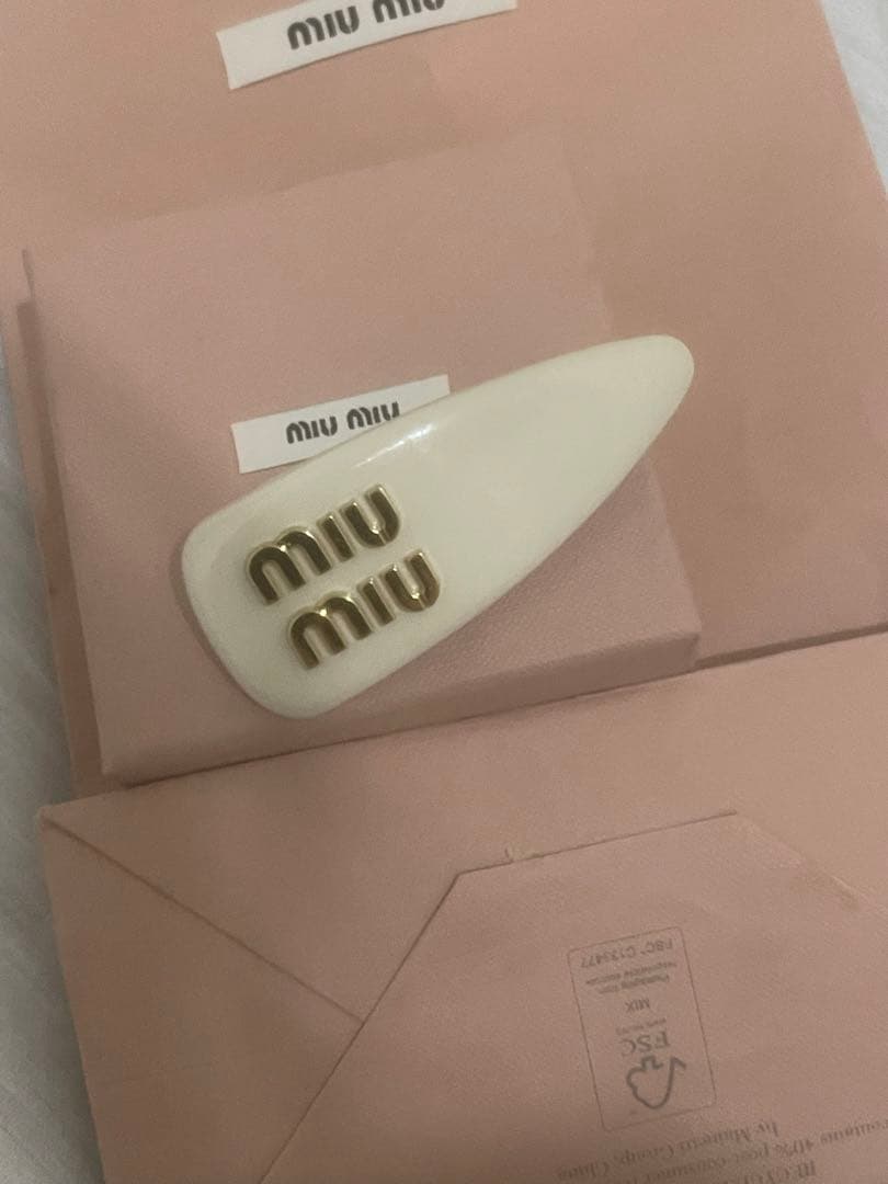 miu miu ロゴ入りヘアピン アイボリー