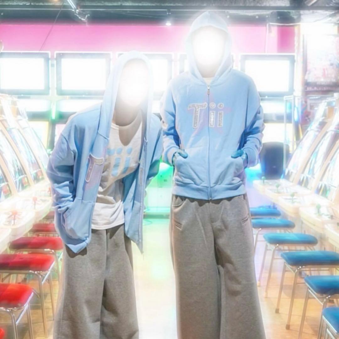 な*な様 Tii ジップパーカー　激レア