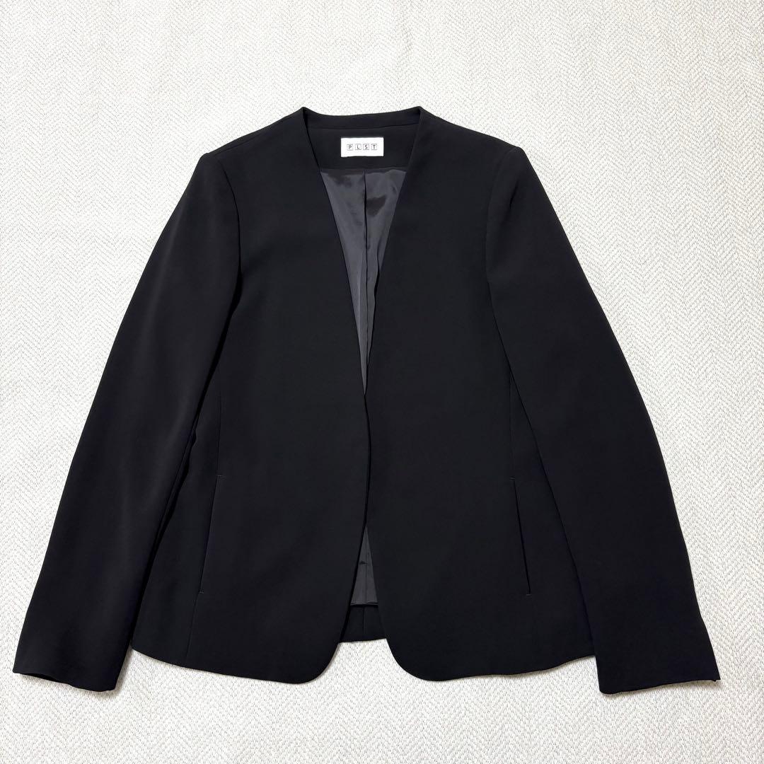 極美品 PLST プラステ 洗える トリアセブレンド ノーカラー パンツスーツ