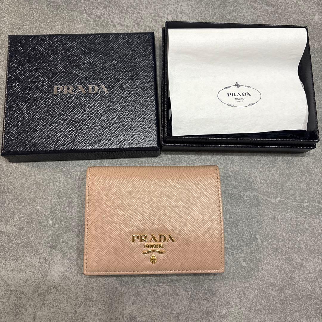 PRADA 二つ折り財布　ピンクベージュ