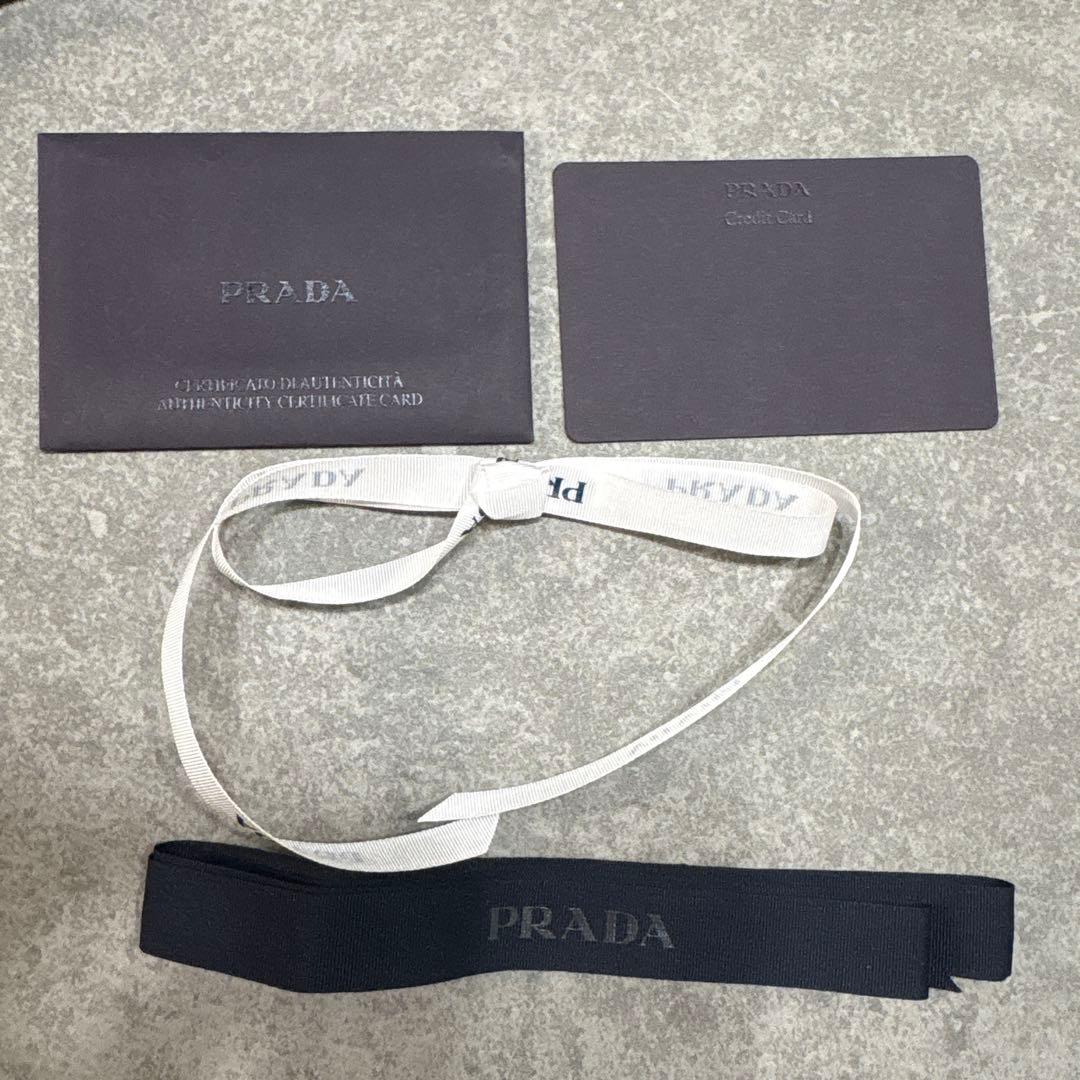 PRADA 二つ折り財布　ピンクベージュ