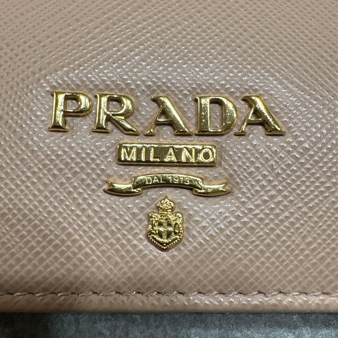 PRADA 二つ折り財布　ピンクベージュ