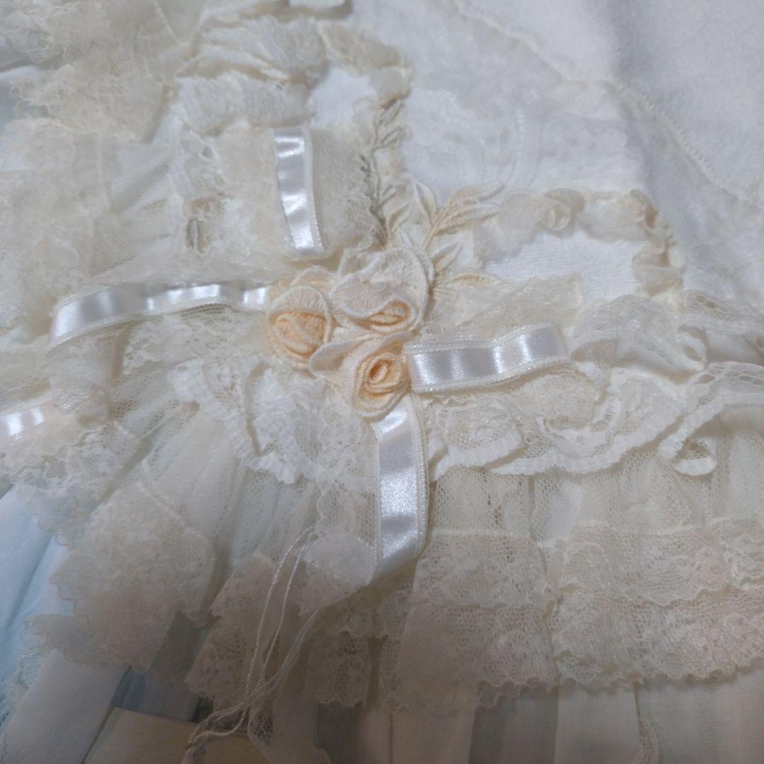 さえらヒスクローネのクリーム色のレース枕カバー