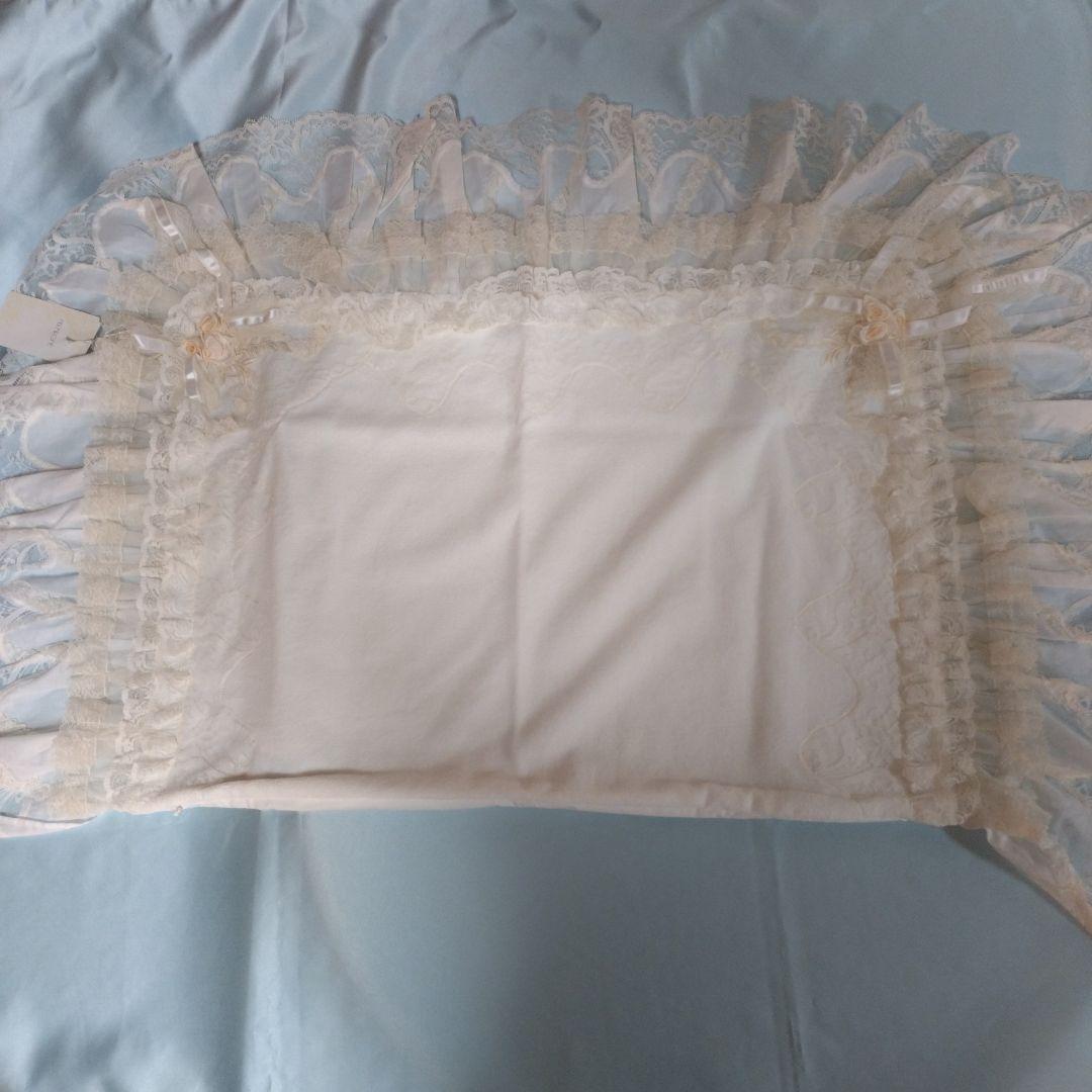 さえらヒスクローネのクリーム色のレース枕カバー