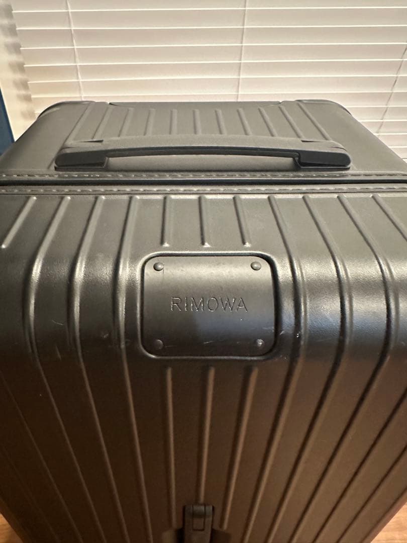 RIMOWA ブラック Essential TRUNK 89L