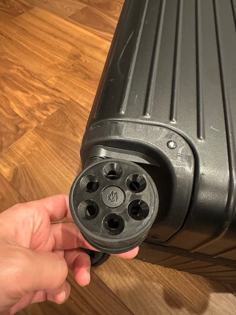 RIMOWA ブラック Essential TRUNK 89L